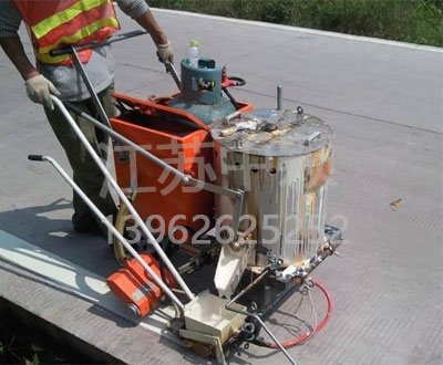 熱熔標(biāo)線施工機(jī)械 車位劃線用什么設(shè)備？
