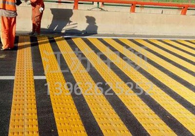 青島道路劃線 青島交通劃線一平方米多少錢？
