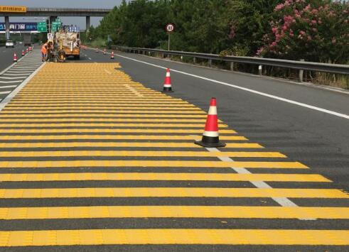 蘇州道路劃線廠家解讀振蕩標(biāo)線與道路標(biāo)線的區(qū)別在哪？