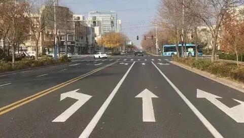 蘇州道路劃線(xiàn)多少錢(qián)一米造價(jià)？中穎價(jià)格合理