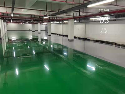 蘇州環(huán)氧地坪廠家：環(huán)氧地坪漆干燥后為何會(huì)泛白發(fā)白？