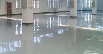 蘇州環(huán)氧地坪廠家，如何理解水泥基自流平砂漿?水泥基自流平地面是超平地面嗎？