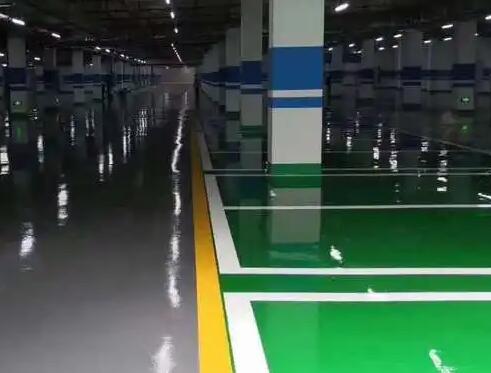 蘇州環(huán)氧地坪解析：地坪漆施工時(shí)怎么樣保護(hù)墻面、設(shè)備不被污染？