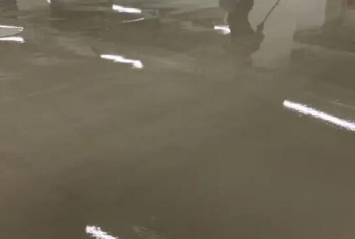 蘇州環(huán)氧地坪廠家分析水泥自流平的特點特點，水泥自流平地面哪家好?