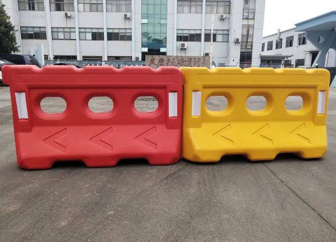 水馬應(yīng)該加多少水？ 一種常見的水貯存工具